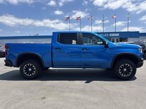 Used 2023 Chevrolet Silverado 1500 ZR2 w/ Technology Package AWD/4WD image 4