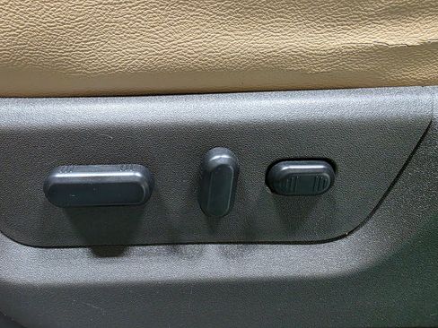 Used 2015 Ford F250 Lariat w/ Lariat Interior Package image 18