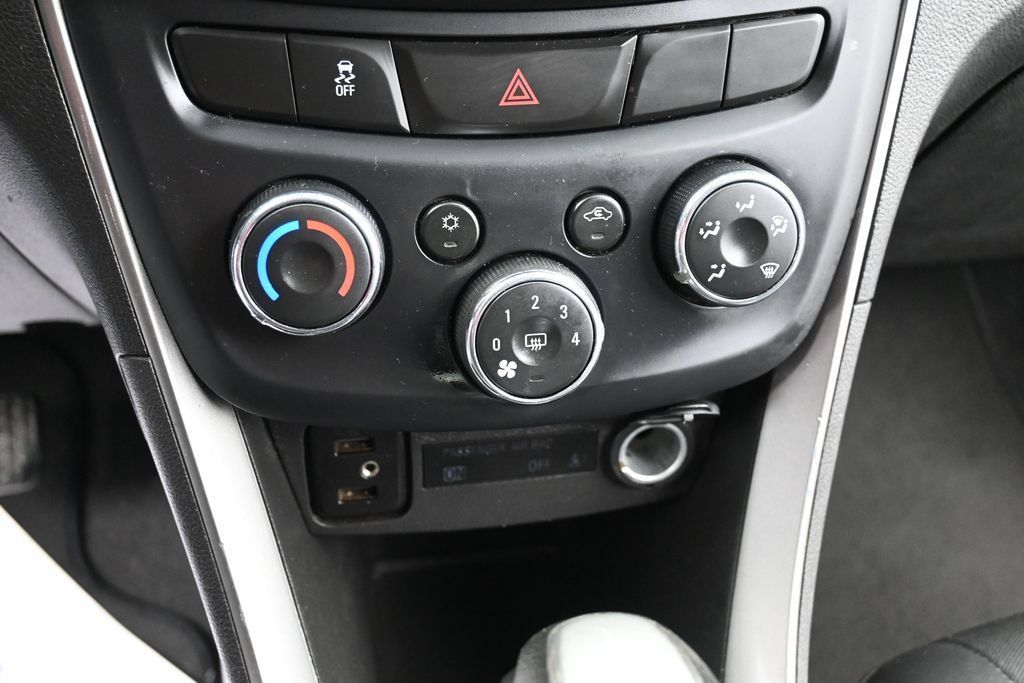 Used 2017 Chevrolet Trax LT w/ Driver Confidence Package FWD image 11