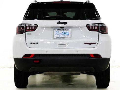 Used 2023 Jeep Compass Trailhawk image 7