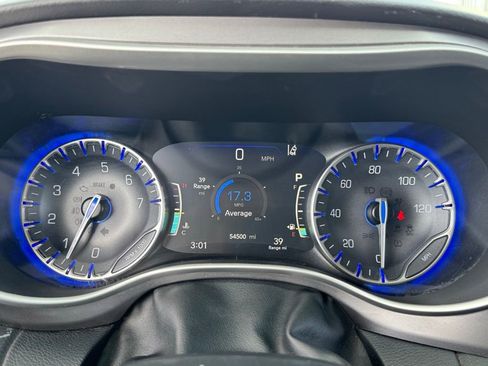 Used 2022 Chrysler Pacifica Touring-L image 22