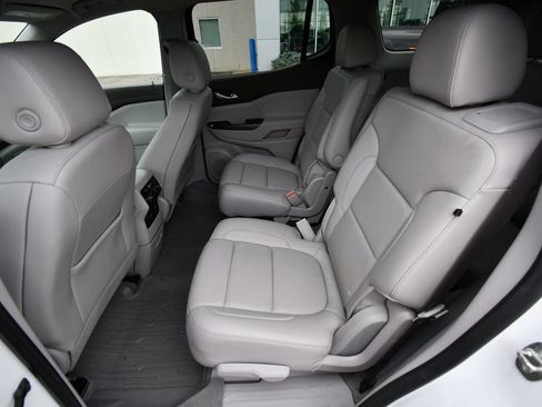Used 2023 GMC Acadia SLT w/ Technology Package AWD/4WD image 17