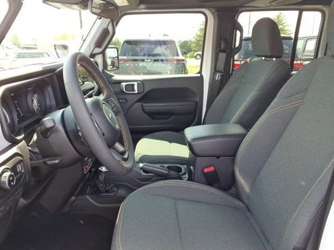 Used 2024 Jeep Gladiator Sport AWD/4WD image 24