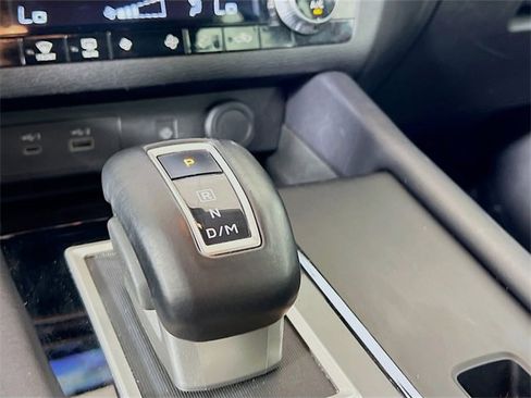 Used 2024 Mitsubishi Outlander SE image 16