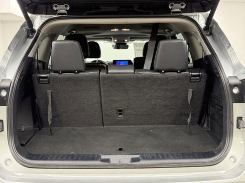 Used 2024 Toyota Highlander LE image 11
