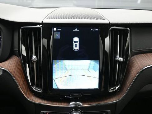 Used 2023 Volvo XC60 B6 Ultimate w/ Protection Package Premier image 21