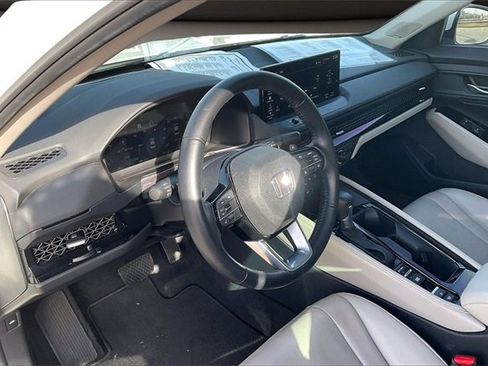Used 2023 Honda Accord Touring image 12