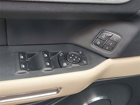 Used 2022 Ford Expedition Limited image 17