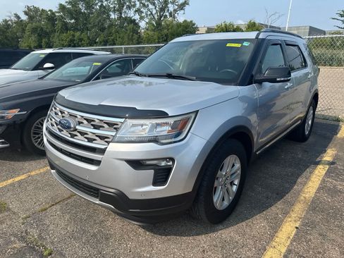 Used 2018 Ford Explorer XLT w/ Equipment Group 202A AWD/4WD image 29