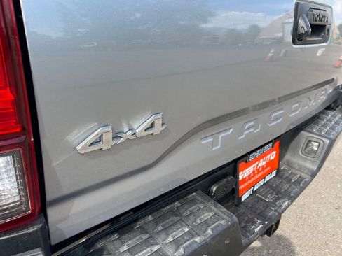 Used 2019 Toyota Tacoma SR5 AWD/4WD image 29