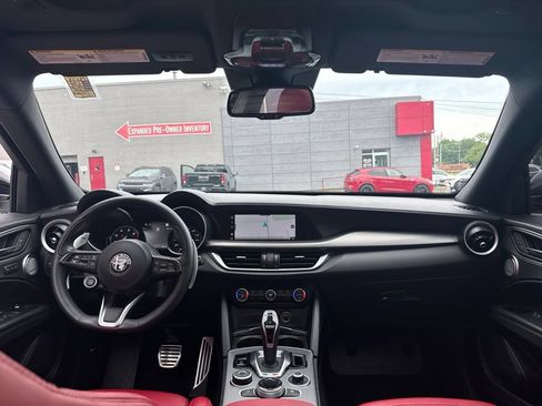 Used 2023 Alfa Romeo Stelvio Veloce AWD/4WD image 33