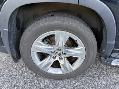 Used 2018 Toyota Highlander Limited AWD/4WD image 10