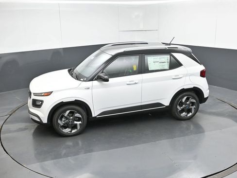 New 2026 Hyundai Venue SEL FWD image 18