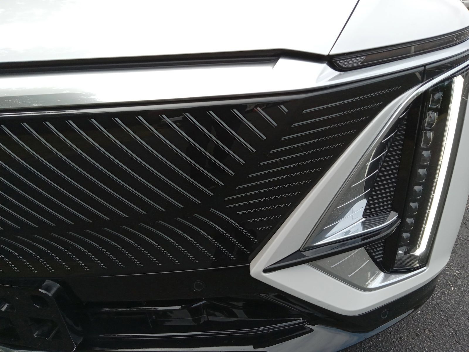Used 2024 Cadillac Lyriq Luxury w/ LPO, Floor Liner Package AWD/4WD image 7