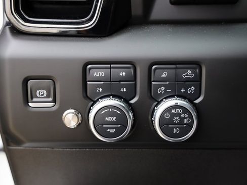 Certified 2025 GMC Sierra 3500 AT4 w/ Technology Package image 24