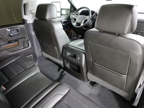 Used 2019 GMC Sierra 2500 Denali w/ Duramax Plus Package AWD/4WD image 40