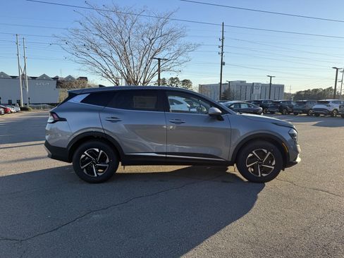 New 2025 Kia Sportage LX image 2