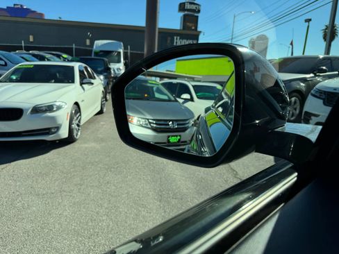 Used 2020 Land Rover Range Rover Velar R-Dynamic HSE image 22