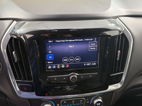 Used 2020 Chevrolet Traverse LT FWD image 20