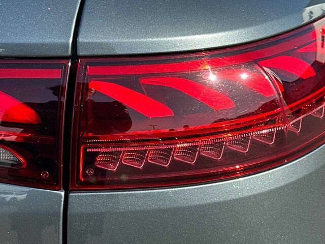 Used 2023 Mercedes-Benz EQS 580 4MATIC SUV w/ Acoustic Comfort Package image 35