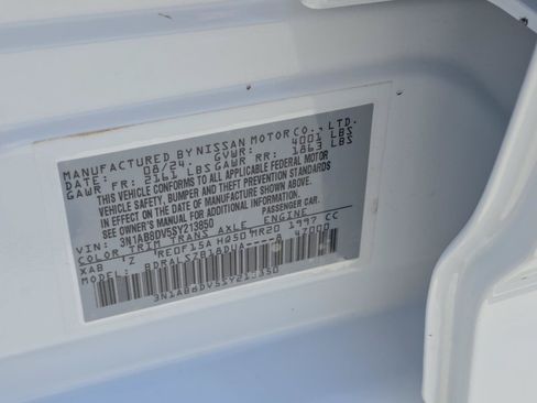 Used 2025 Nissan Sentra SR w/ SR Premium Package FWD image 20