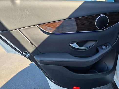 Used 2020 Mercedes-Benz GLC 300 4MATIC image 19
