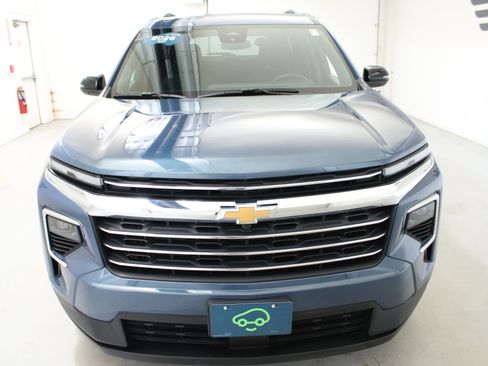 Certified 2026 Chevrolet Traverse LT FWD image 3
