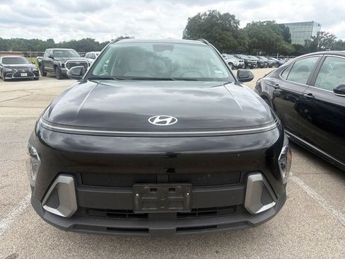 Used 2025 Hyundai Kona SEL FWD image 2