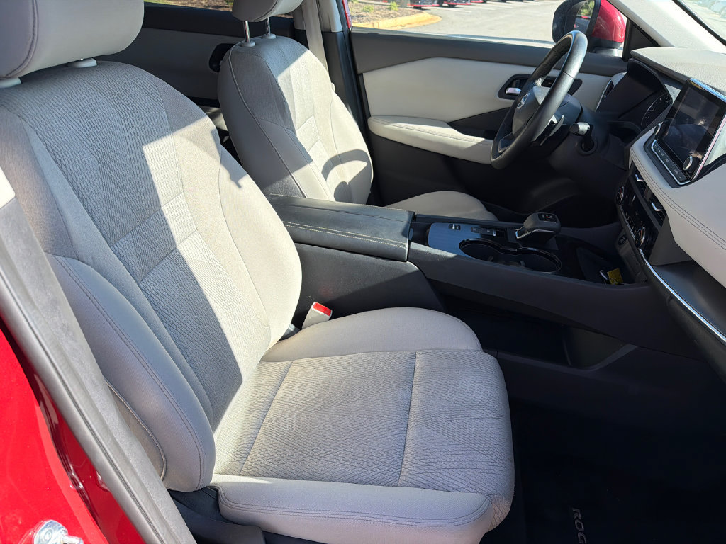 Used 2025 Nissan Rogue SV FWD image 13