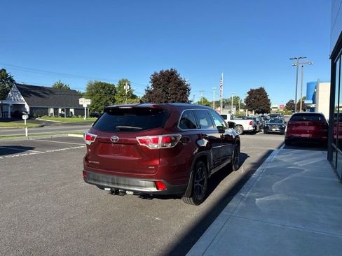 Used 2016 Toyota Highlander XLE AWD/4WD image 2