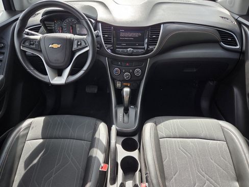 Used 2022 Chevrolet Trax LT w/ LT Convenience Package AWD/4WD image 6