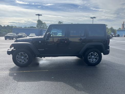 Used 2017 Jeep Wrangler Unlimited Rubicon w/ Connectivity Group AWD/4WD image 13
