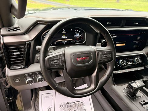 Used 2023 GMC Sierra 1500 AT4 w/ Technology Package AWD/4WD image 18