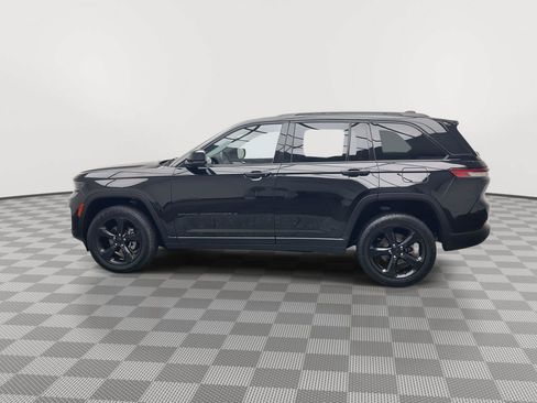 Used 2022 Jeep Grand Cherokee Altitude AWD/4WD image 36