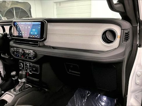 Used 2025 Jeep Wrangler Unlimited Sahara AWD/4WD image 20