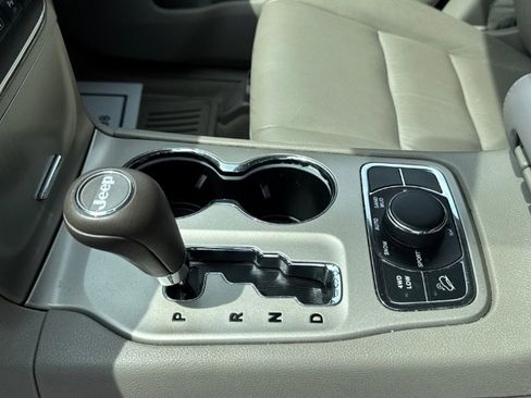 Used 2013 Jeep Grand Cherokee Laredo AWD/4WD image 20