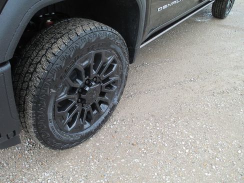 New 2026 GMC Sierra 2500 Denali Ultimate AWD/4WD image 13