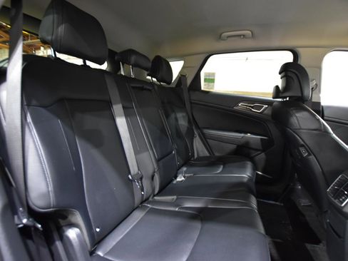 Used 2024 Kia Sportage EX image 41