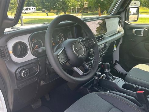 New 2025 Jeep Gladiator Sport image 6