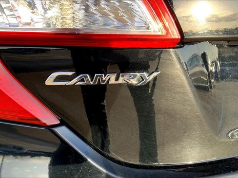 Used 2014 Toyota Camry SE FWD image 9