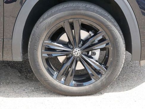 Certified 2023 Volkswagen Atlas SEL R-Line AWD/4WD image 9