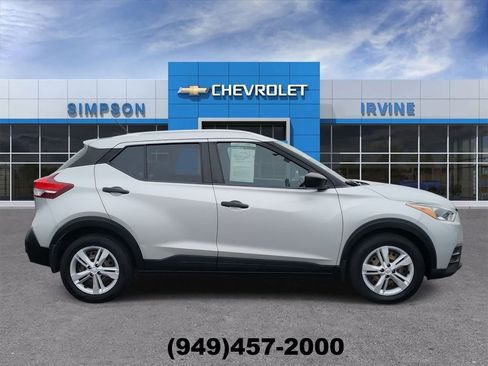 Used 2019 Nissan Kicks S FWD image 9