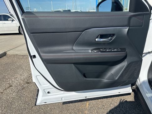 Used 2026 Nissan Kicks SR w/ Cold Weather Package AWD/4WD image 16