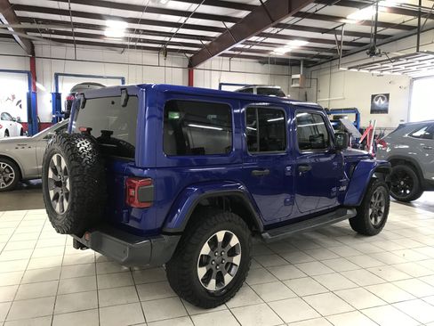 Used 2018 Jeep Wrangler Unlimited Sahara AWD/4WD image 5