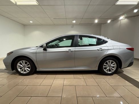 Certified 2025 Toyota Camry SE image 2