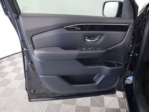 New 2025 Honda Pilot Sport image 25