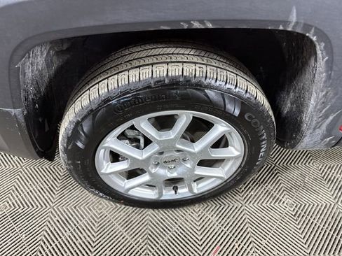 Used 2023 Jeep Renegade Latitude w/ Sun/Sound Group image 10