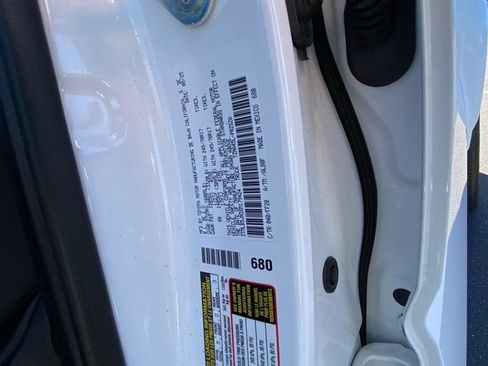 Certified 2025 Toyota Tacoma SR5 AWD/4WD image 32