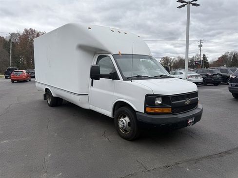 Used 2015 Chevrolet Express 3500 Extended w/ Smoker's Package image 3
