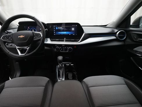 Used 2024 Chevrolet Trax LT w/ Driver Confidence Package FWD image 5